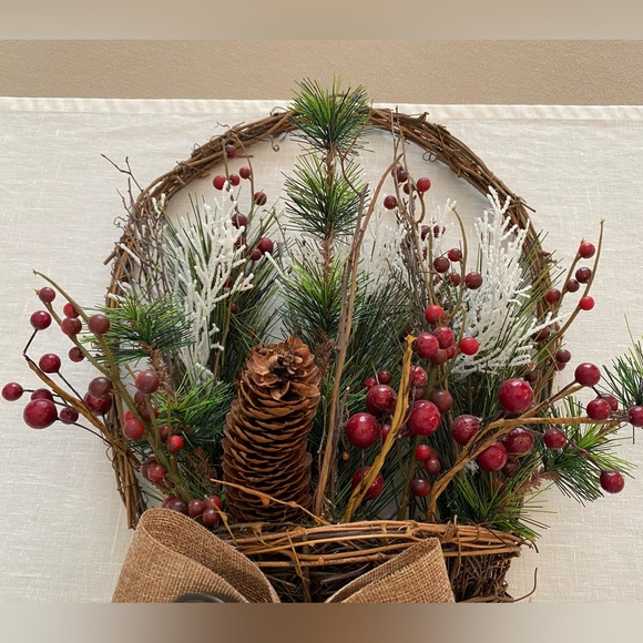 Handmade Winter Basket. - Picture 3 of 7